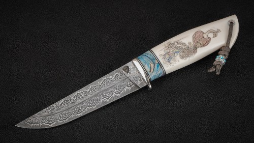 Авторский нож Леший (мозаичный Дамаск, нейзильбер, стабилизированный зуб мамонта, клык моржа, скримшоу павлин)