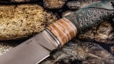 Авторский нож Сафари (М390, стабилизированный корень карельской берёзы, вставка - зуб мамонта, больстер-титан, резная рукоять), фото 12