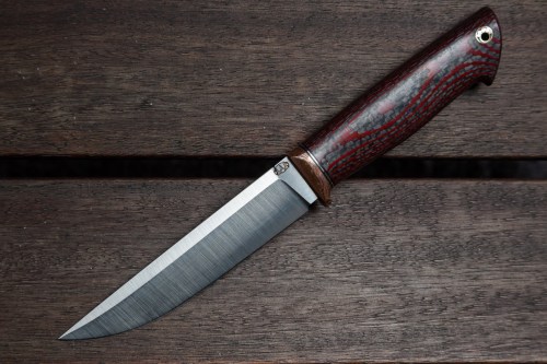 Нож Бекас (М398, красно-черный карбон, формованные ножны)